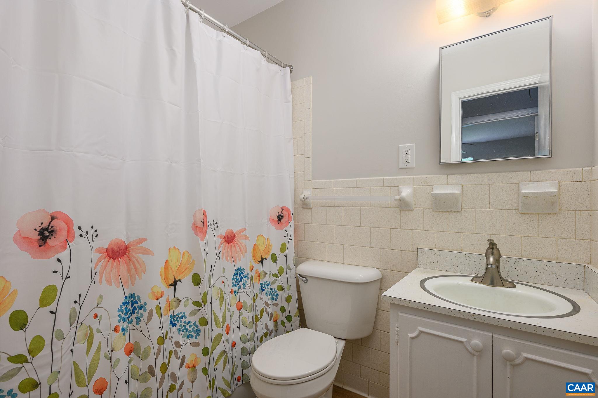 109 MIDDLESEX DR