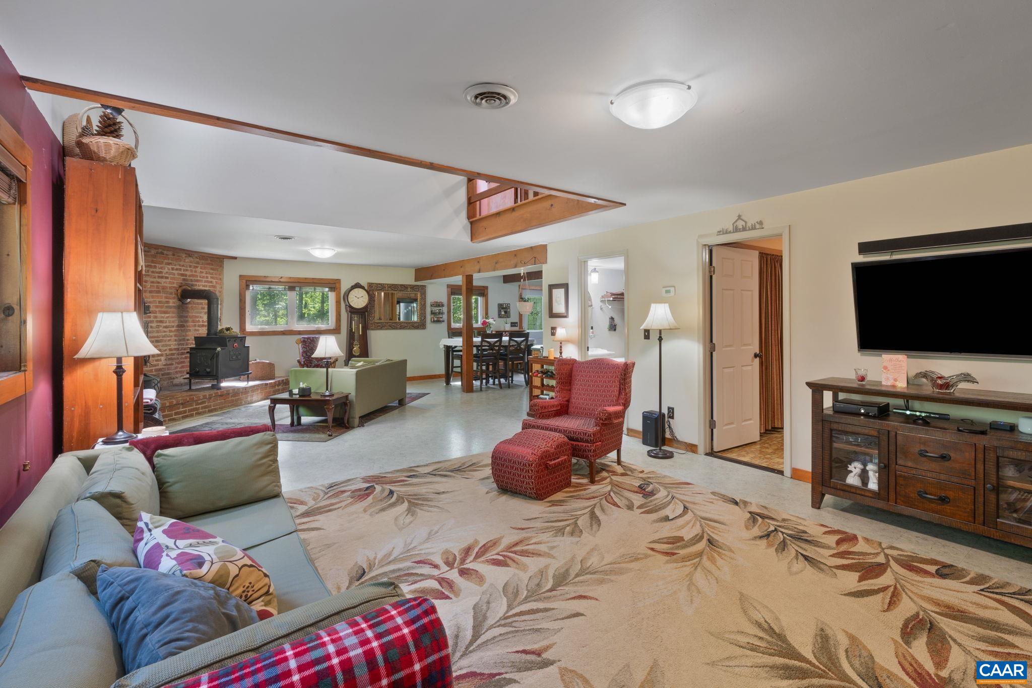 2770 GELLETLY RD