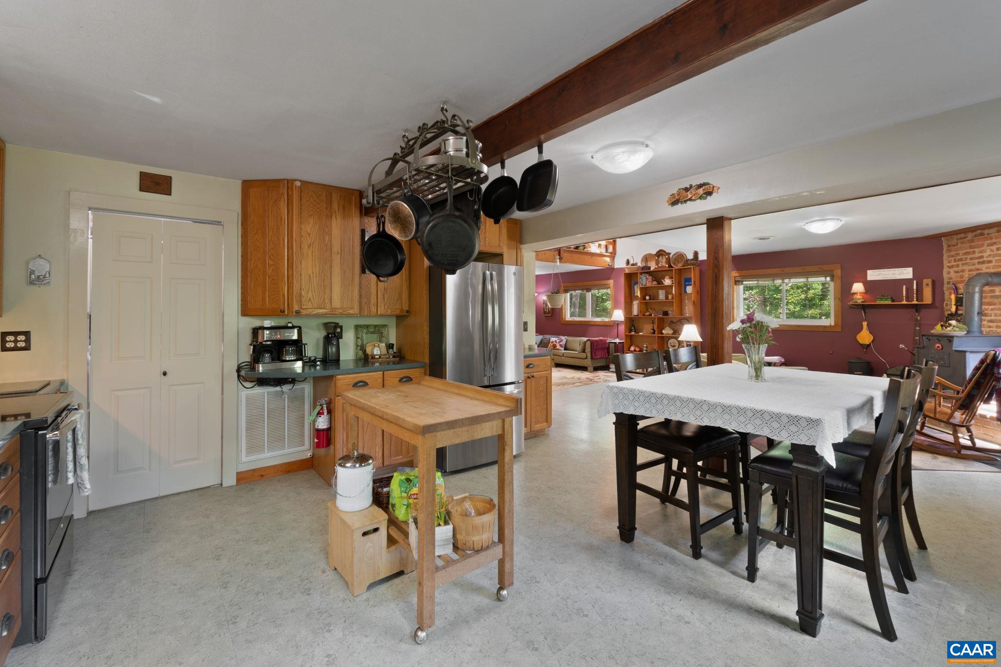 2770 GELLETLY RD