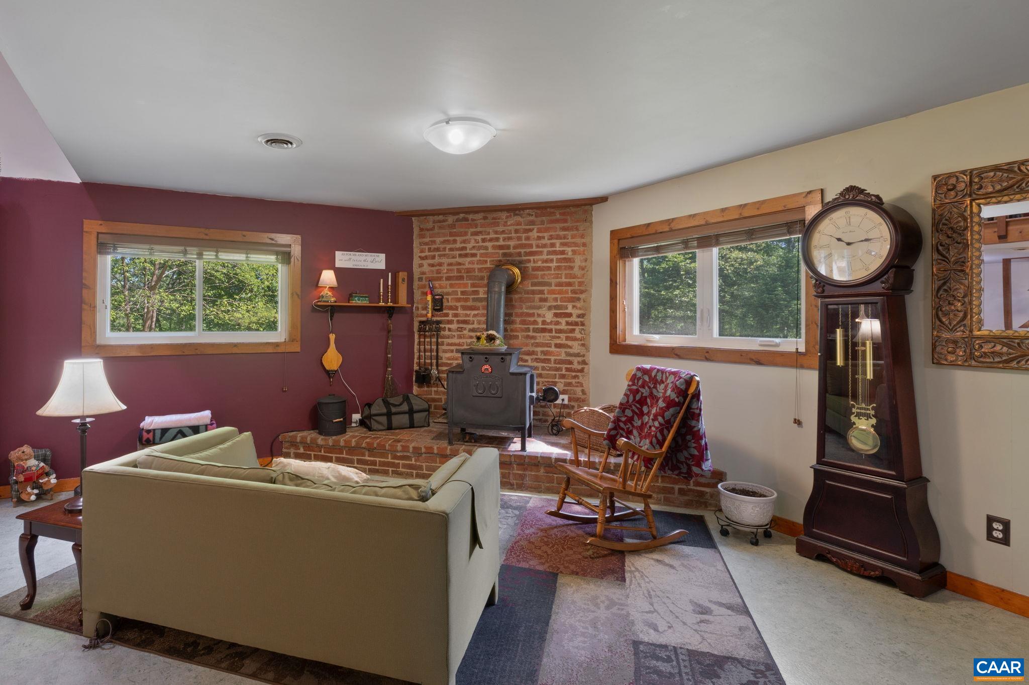 2770 GELLETLY RD