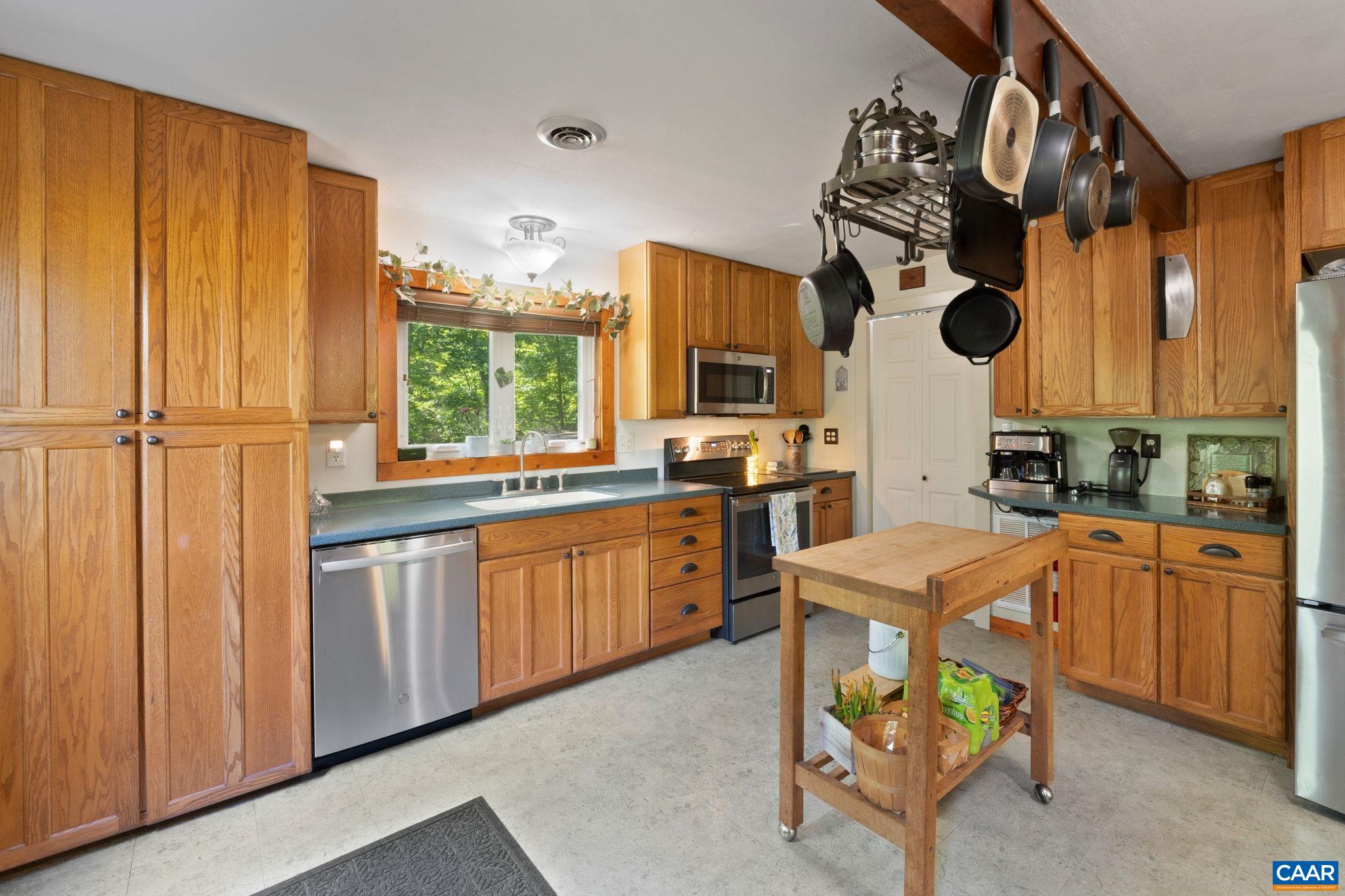 2770 GELLETLY RD