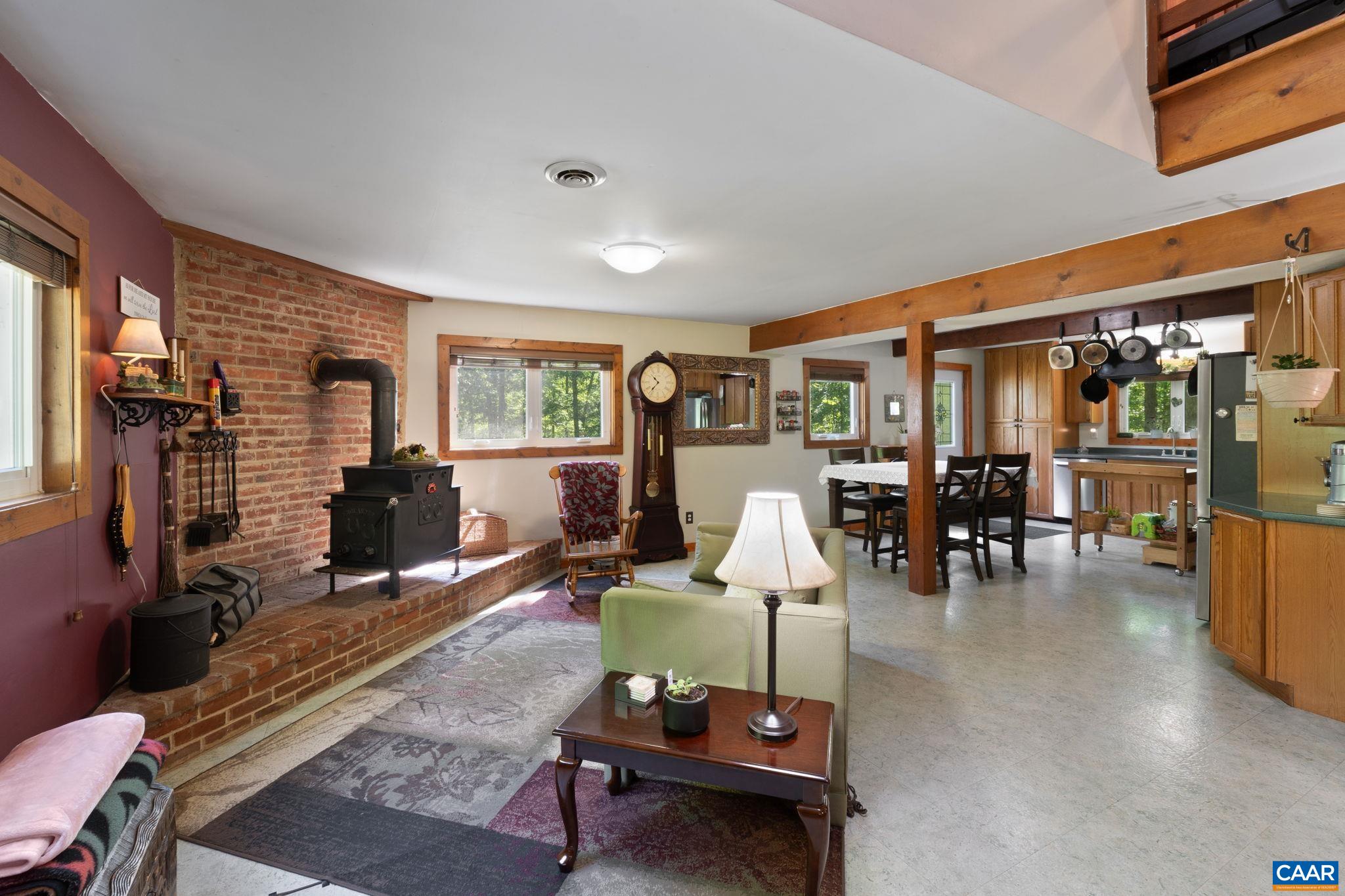 2770 GELLETLY RD