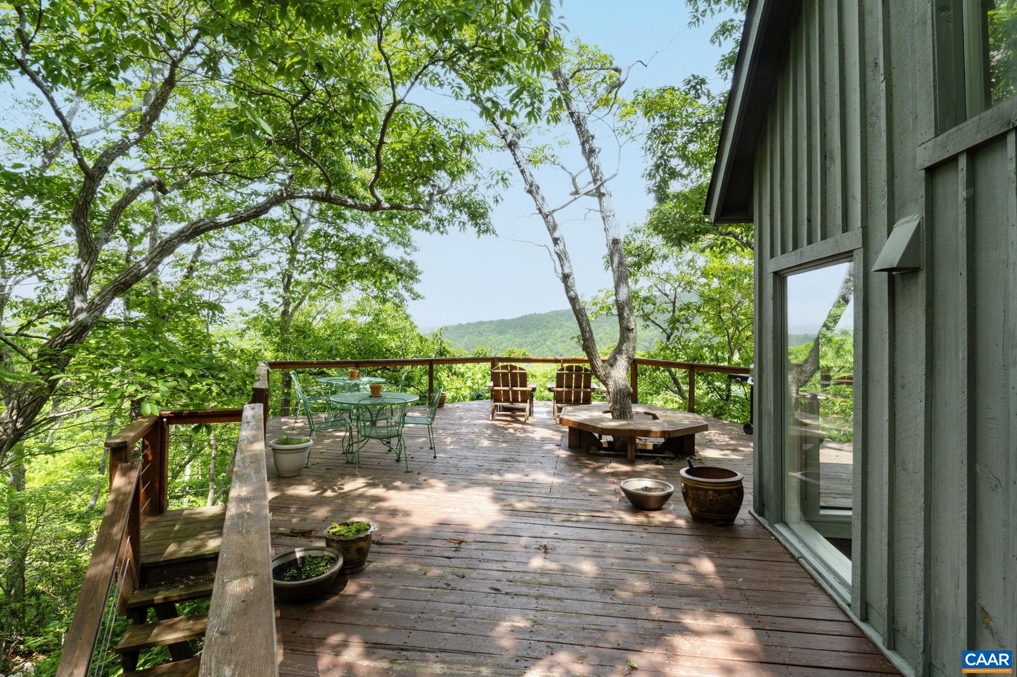 214 FORTUNES RIDGE DR