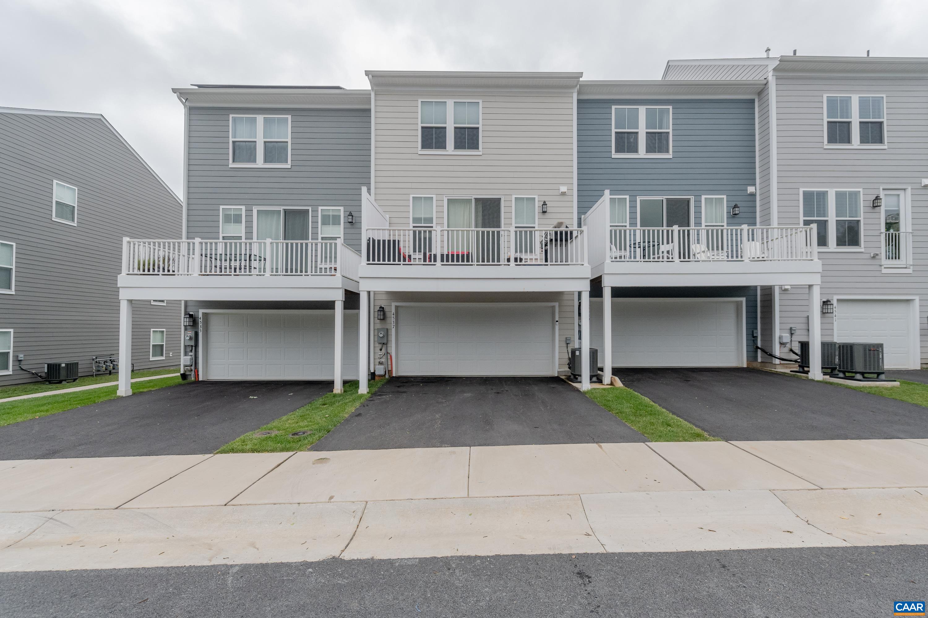 4537 BERWYN LN