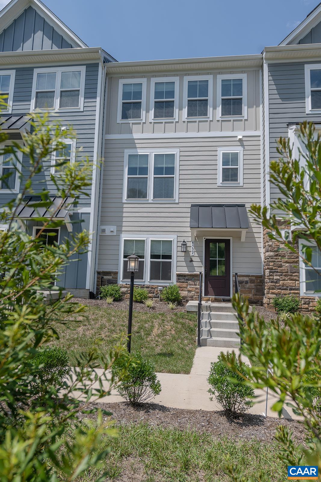 4537 BERWYN LN