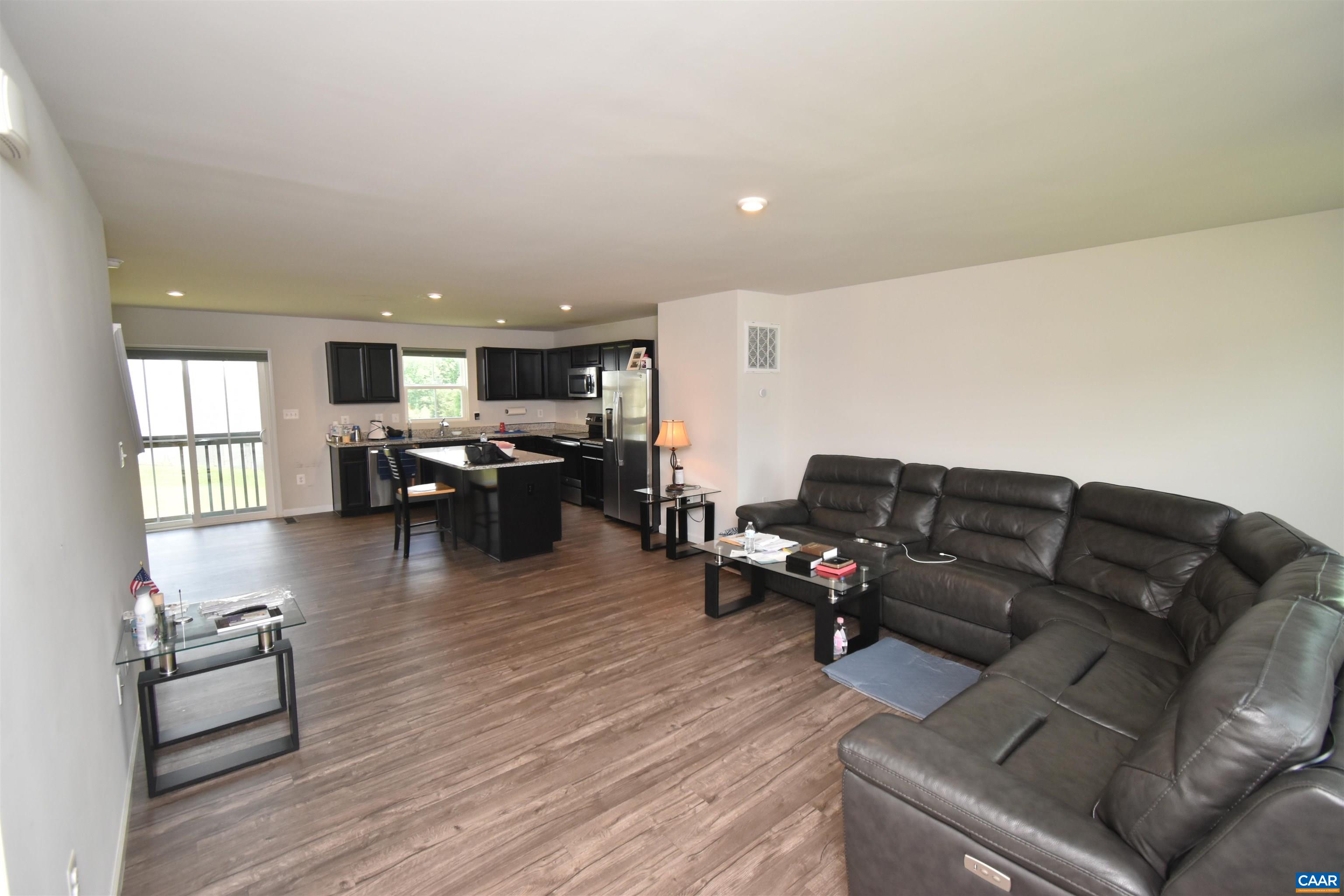 11 MANNIE CT