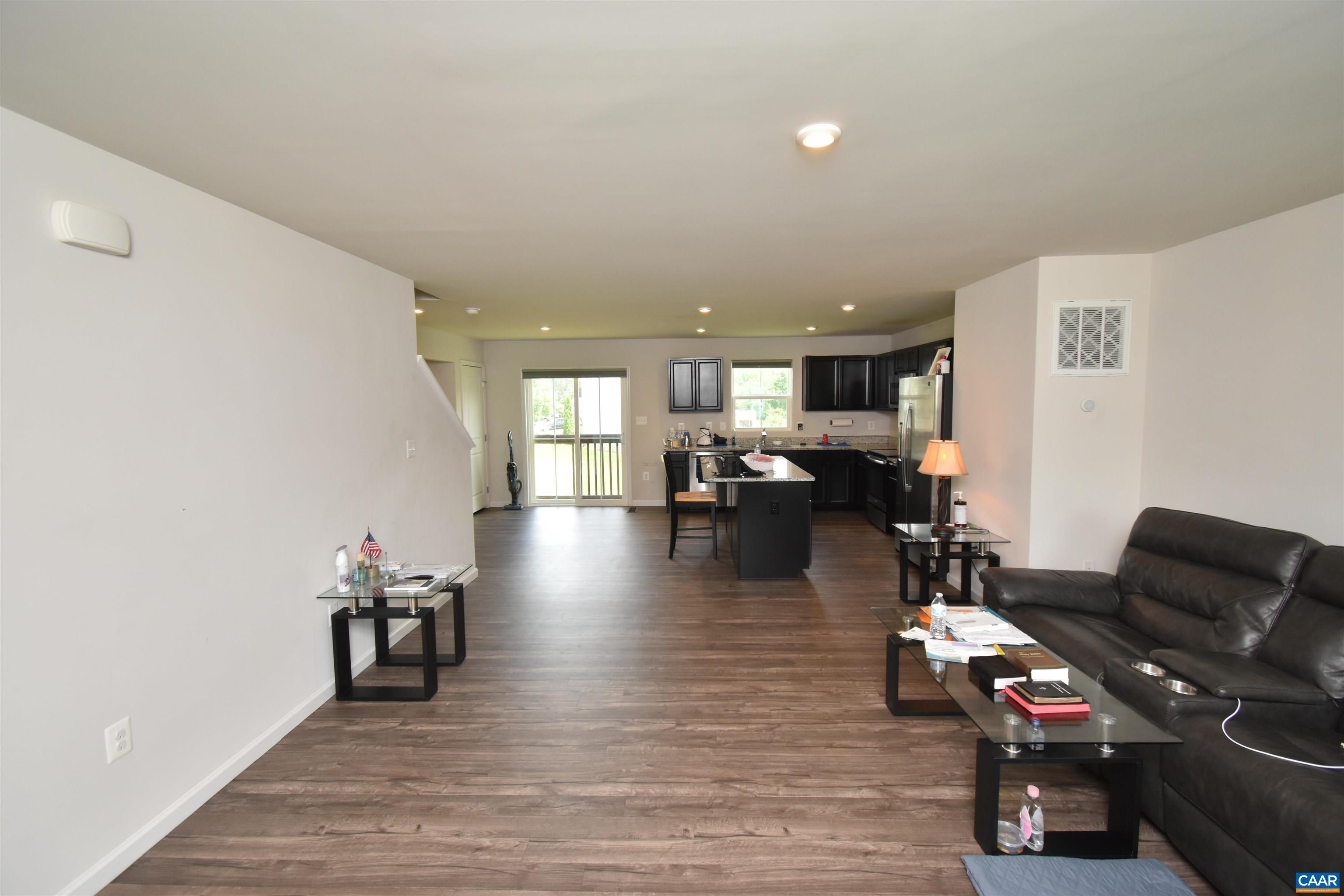11 MANNIE CT