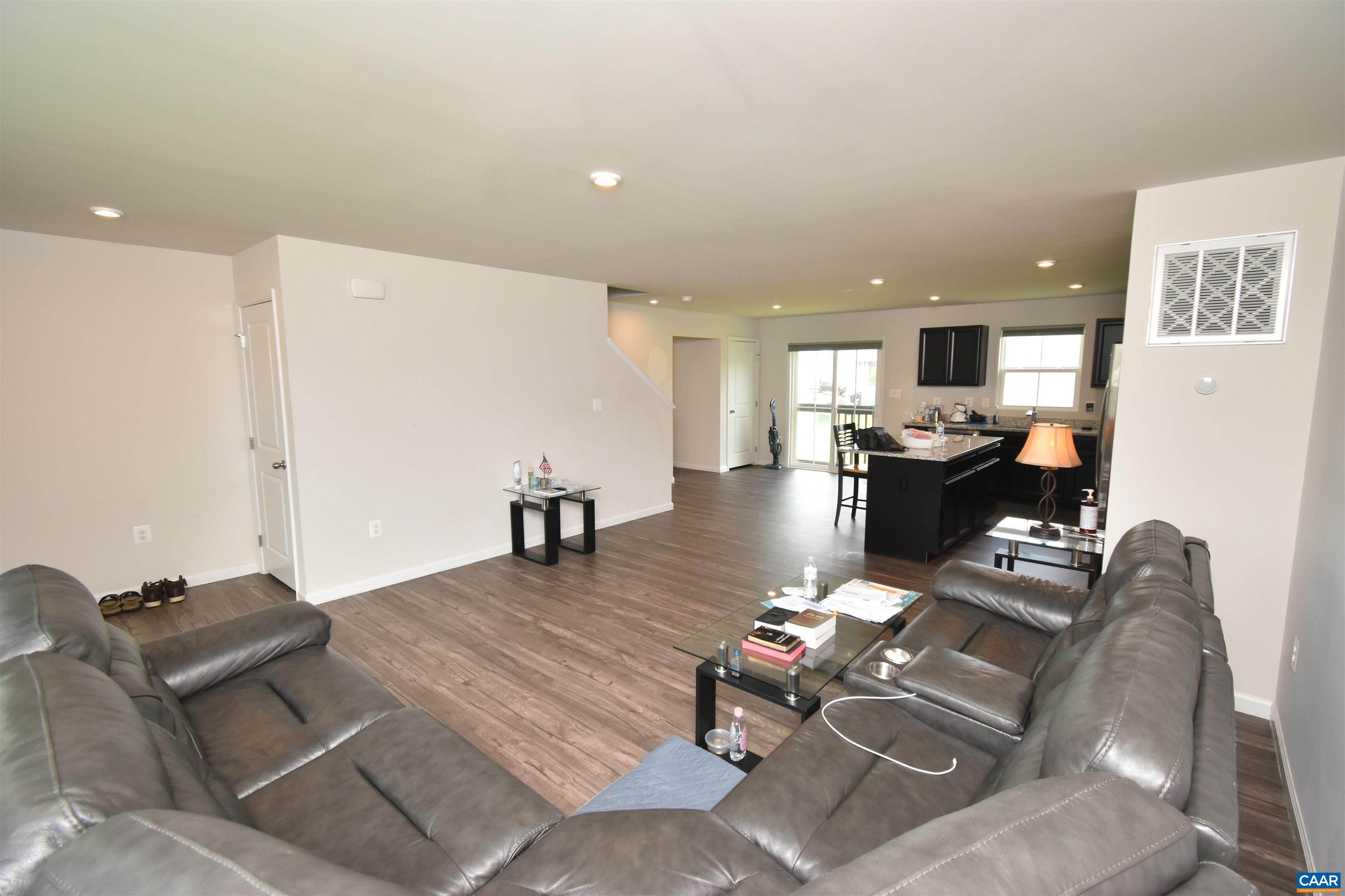 11 MANNIE CT