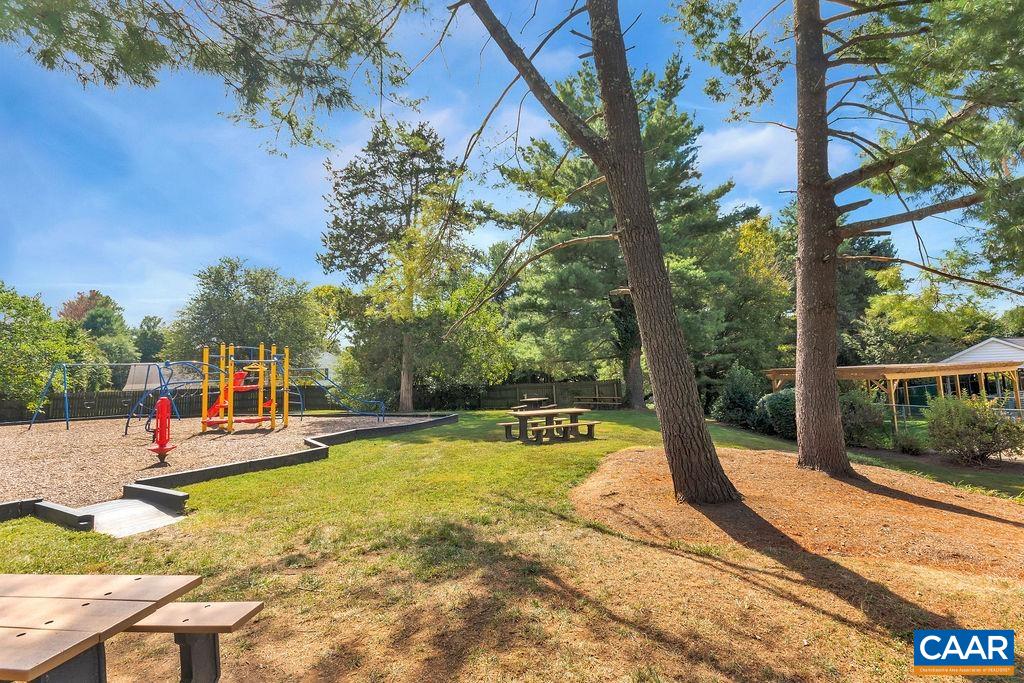 1690 SOURWOOD PL