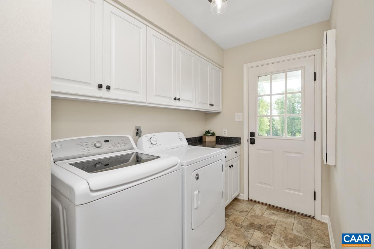 370 PINEY MOUNTAIN LN