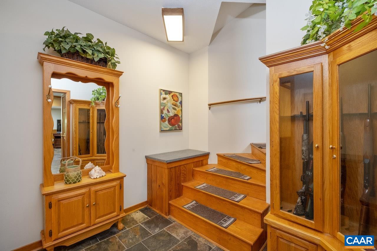 370 PINEY MOUNTAIN LN