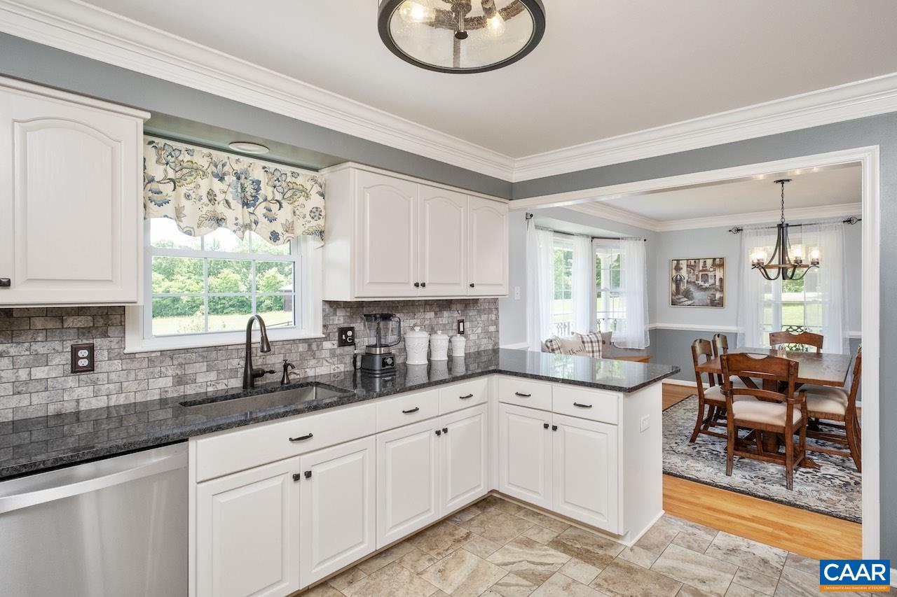 370 PINEY MOUNTAIN LN