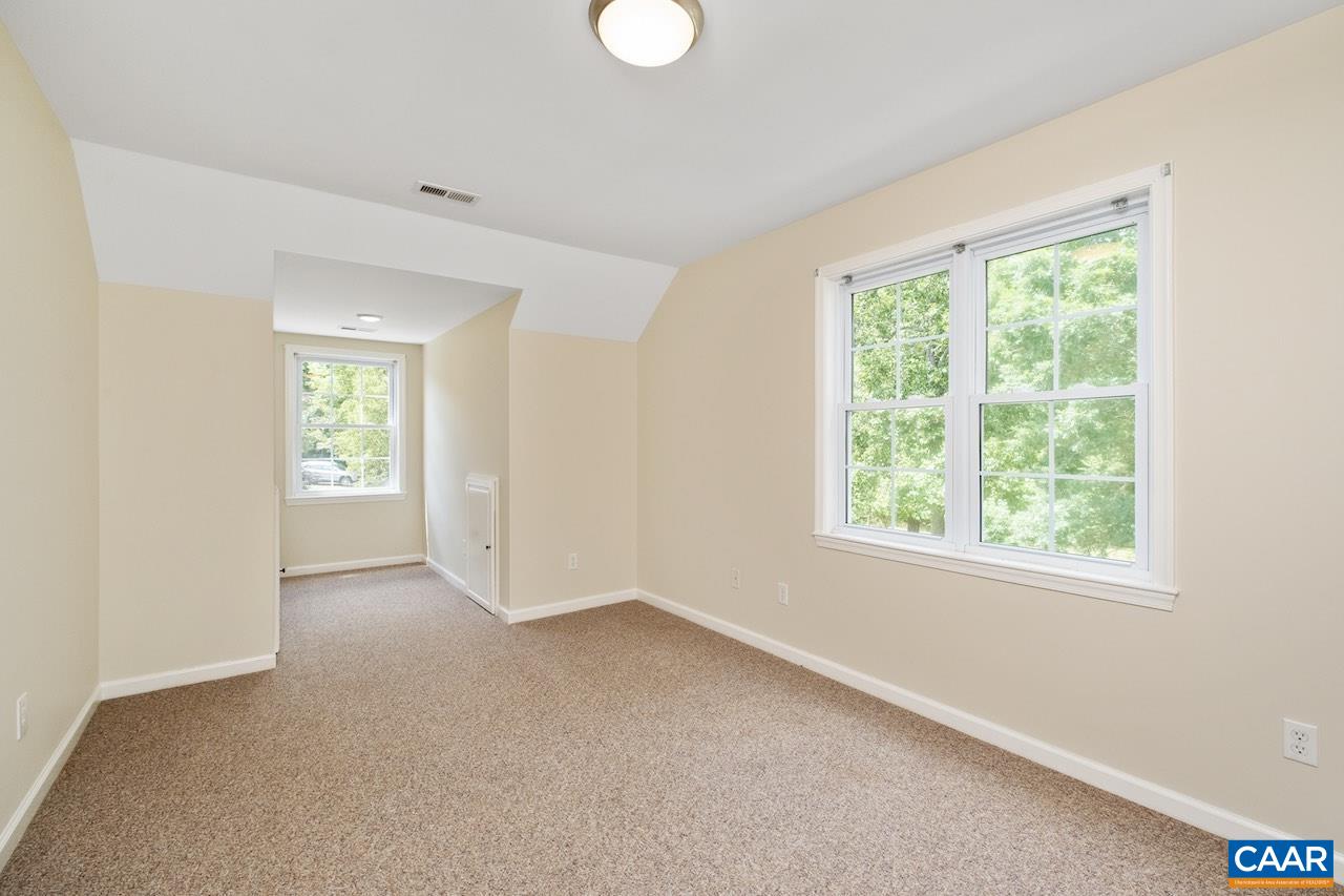 370 PINEY MOUNTAIN LN