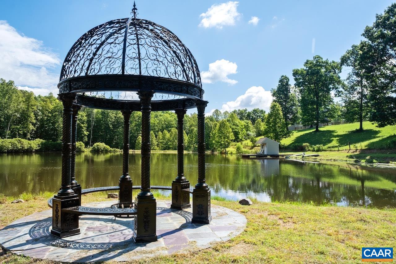 370 PINEY MOUNTAIN LN