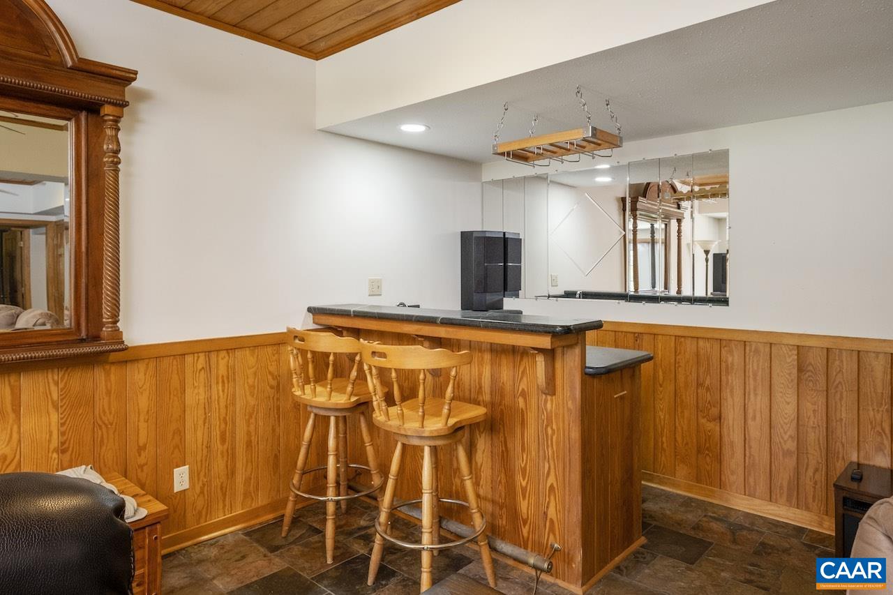 370 PINEY MOUNTAIN LN