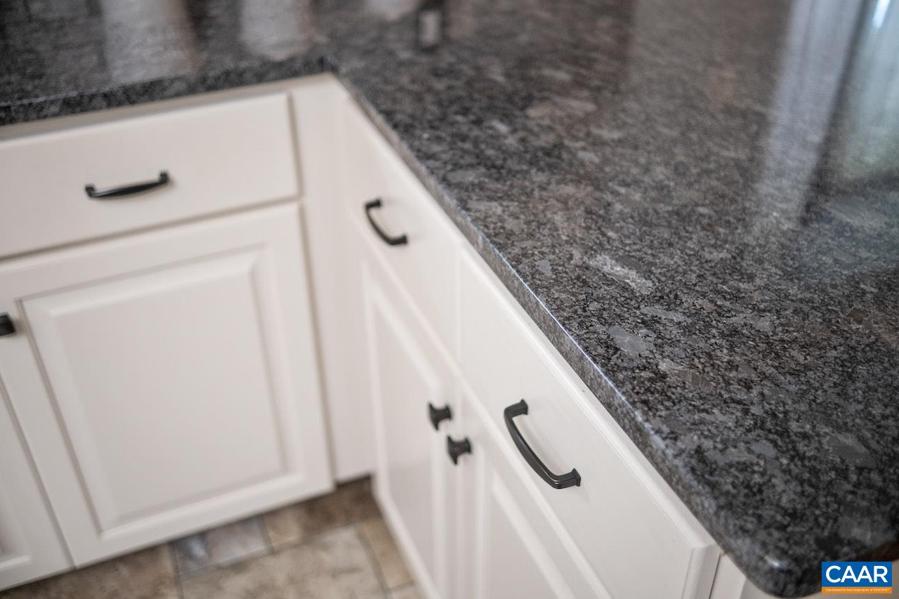 370 PINEY MOUNTAIN LN