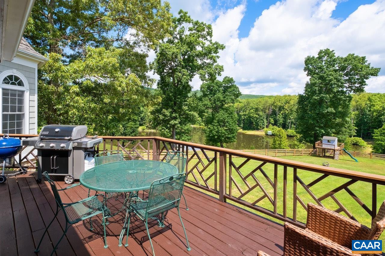 370 PINEY MOUNTAIN LN