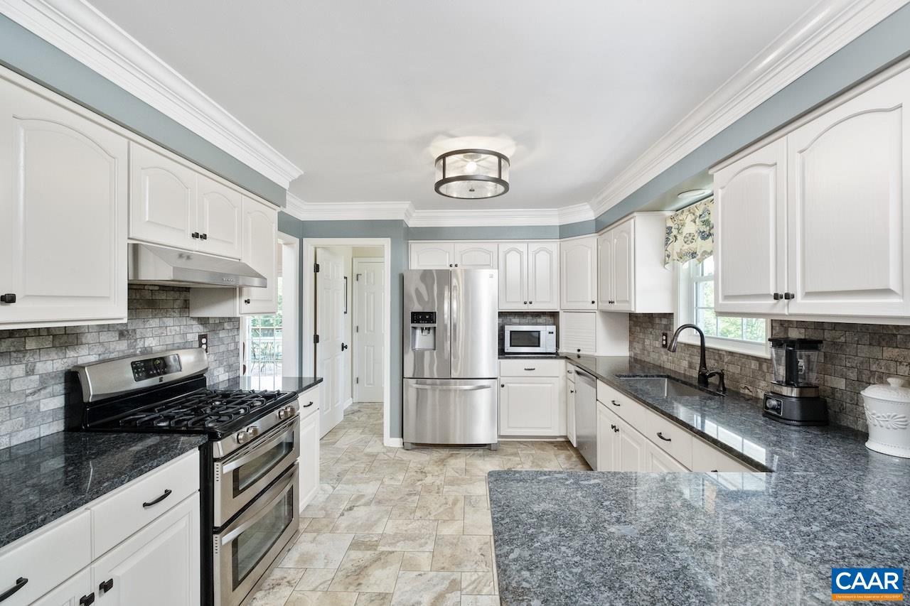 370 PINEY MOUNTAIN LN