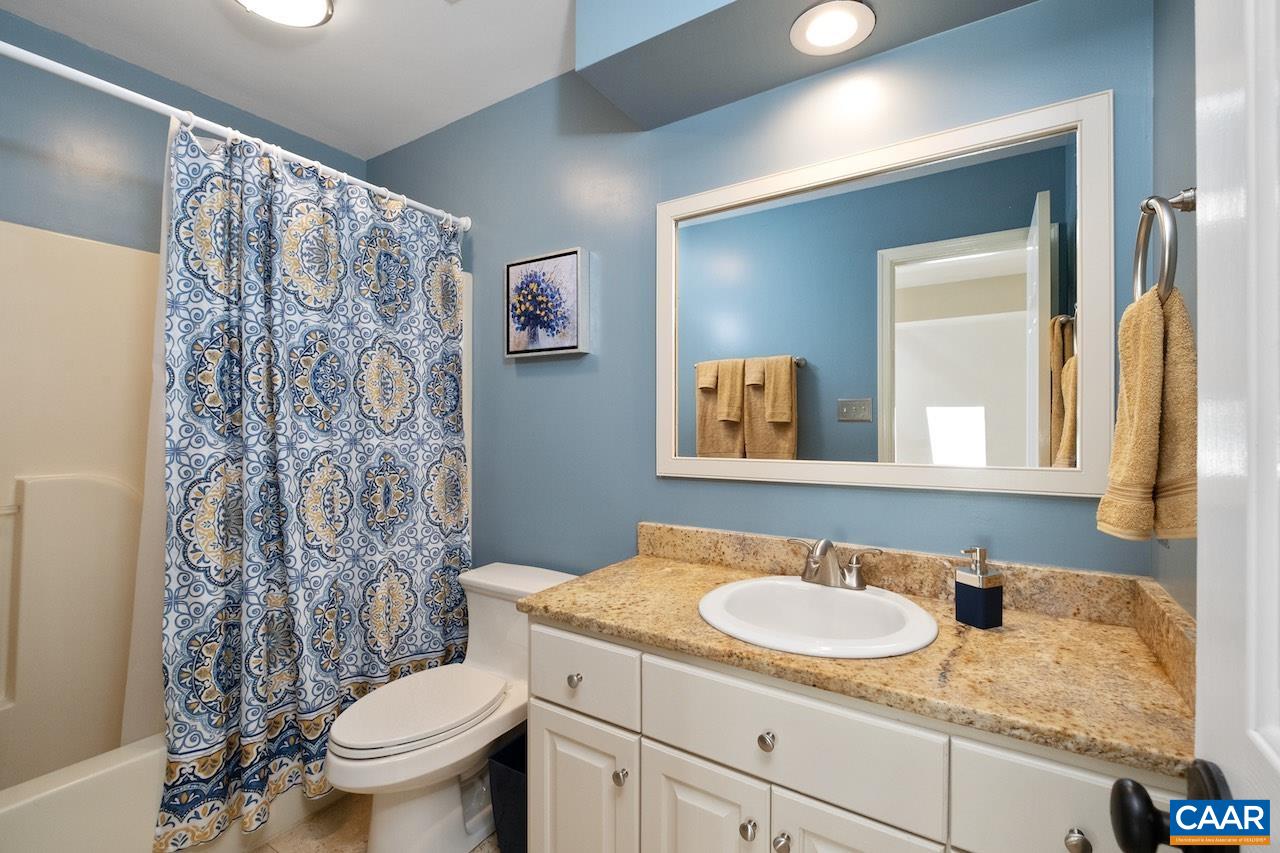 370 PINEY MOUNTAIN LN