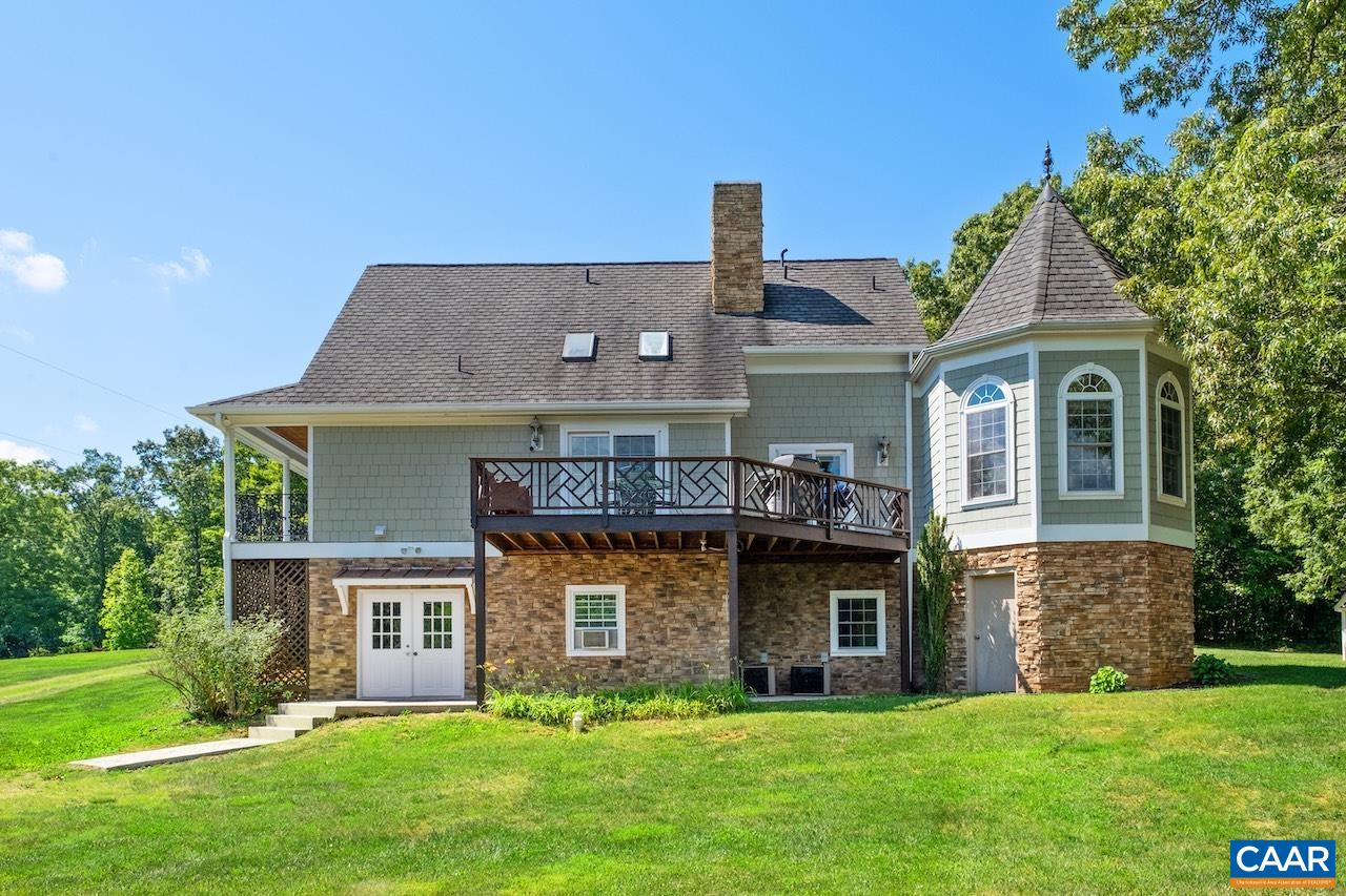 370 PINEY MOUNTAIN LN