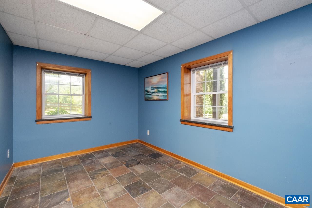 370 PINEY MOUNTAIN LN