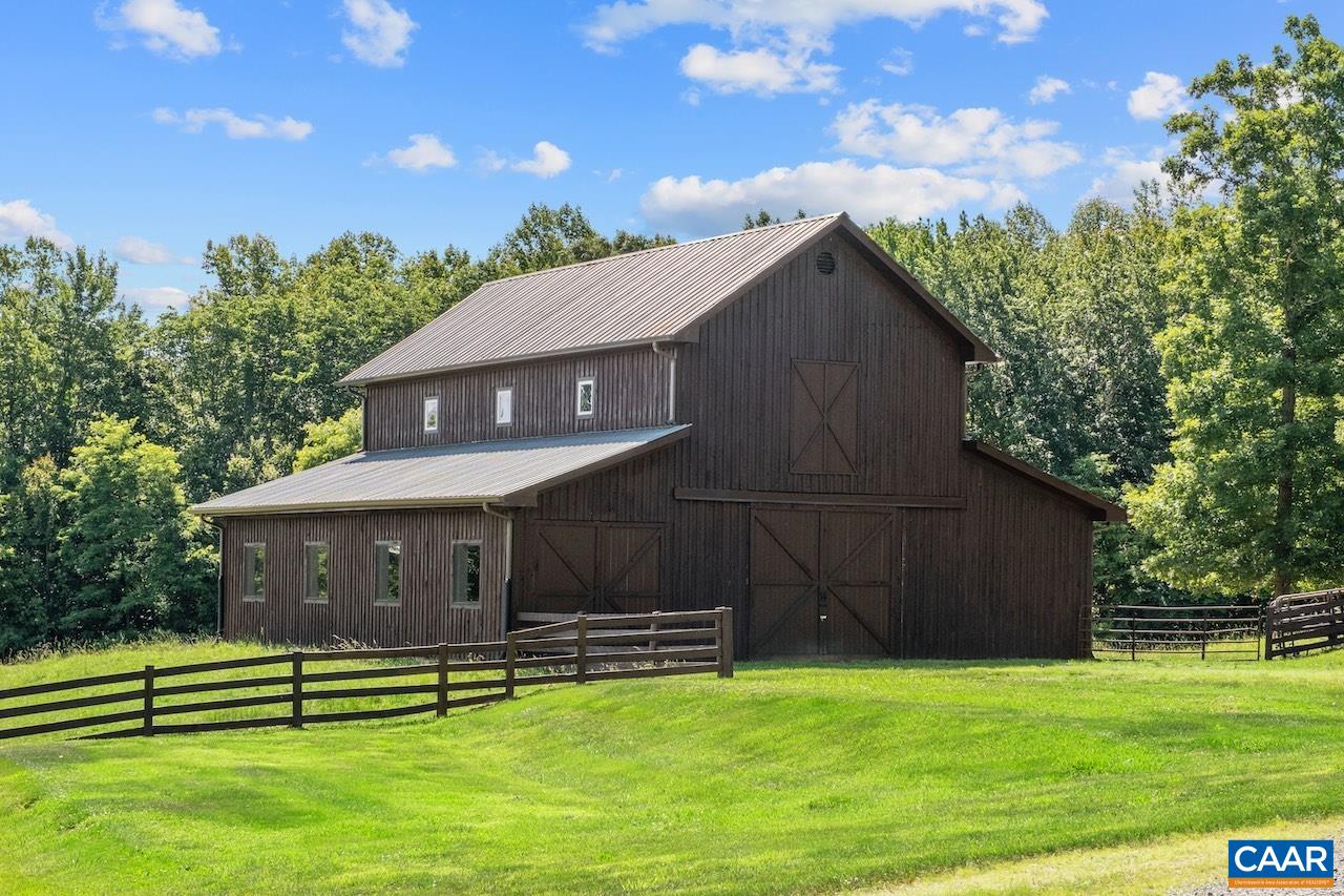 370 PINEY MOUNTAIN LN