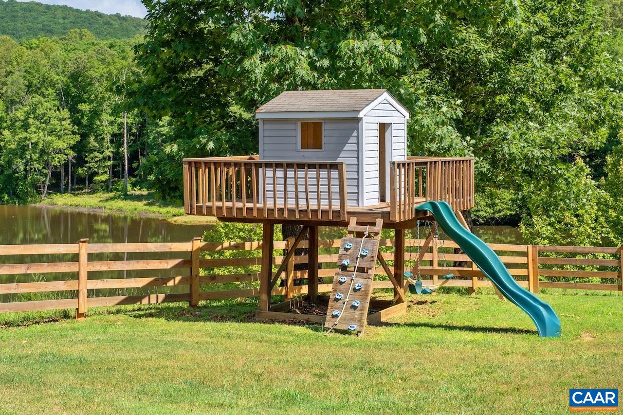 370 PINEY MOUNTAIN LN