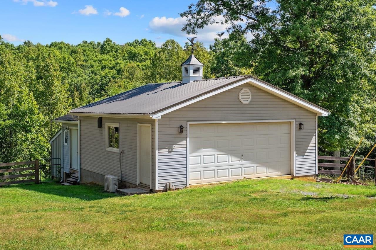 370 PINEY MOUNTAIN LN