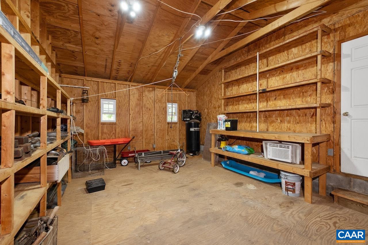 370 PINEY MOUNTAIN LN