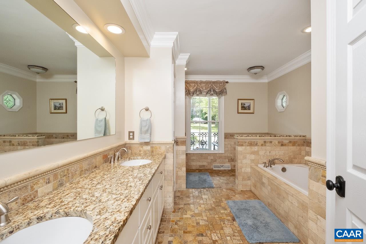 370 PINEY MOUNTAIN LN