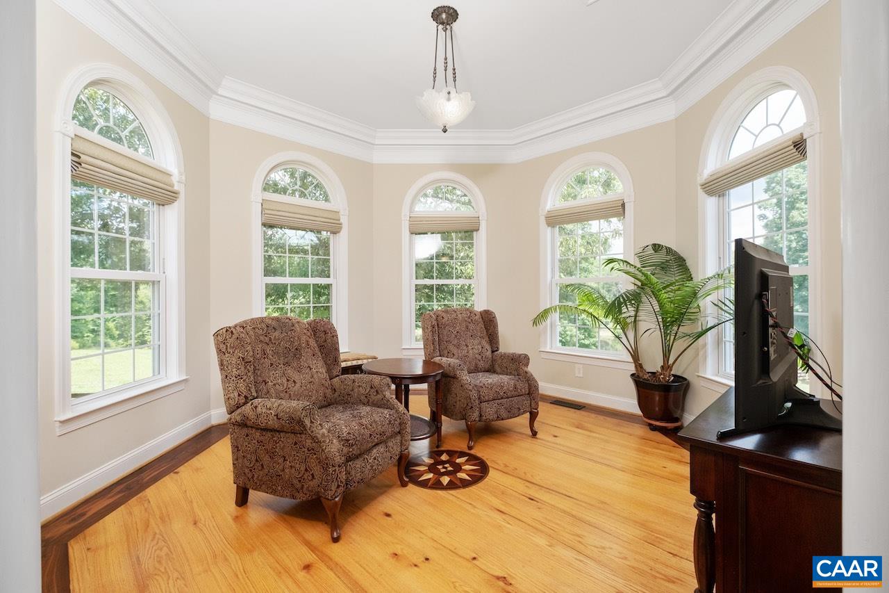 370 PINEY MOUNTAIN LN