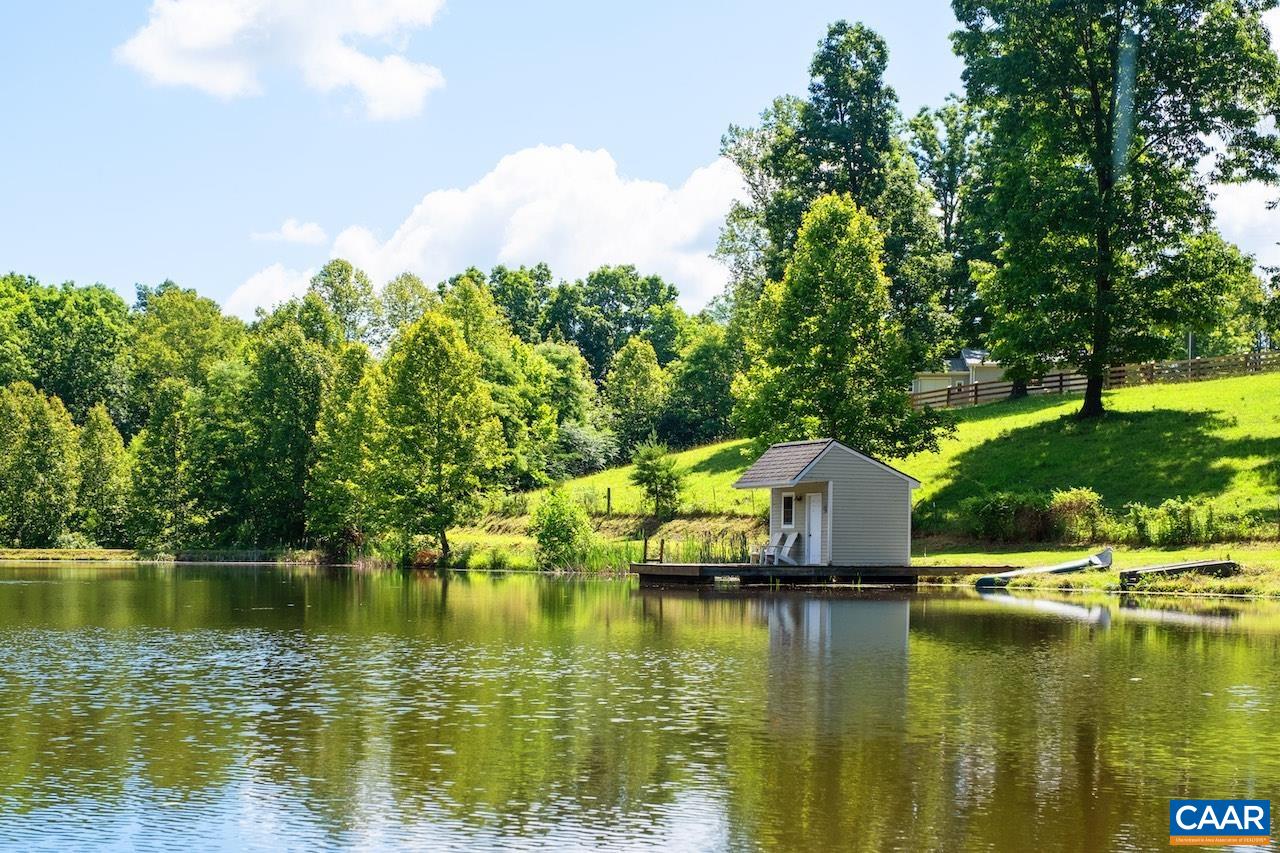 370 PINEY MOUNTAIN LN