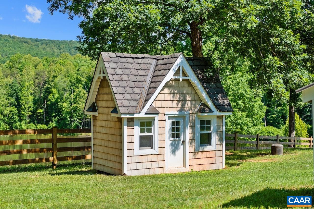 370 PINEY MOUNTAIN LN