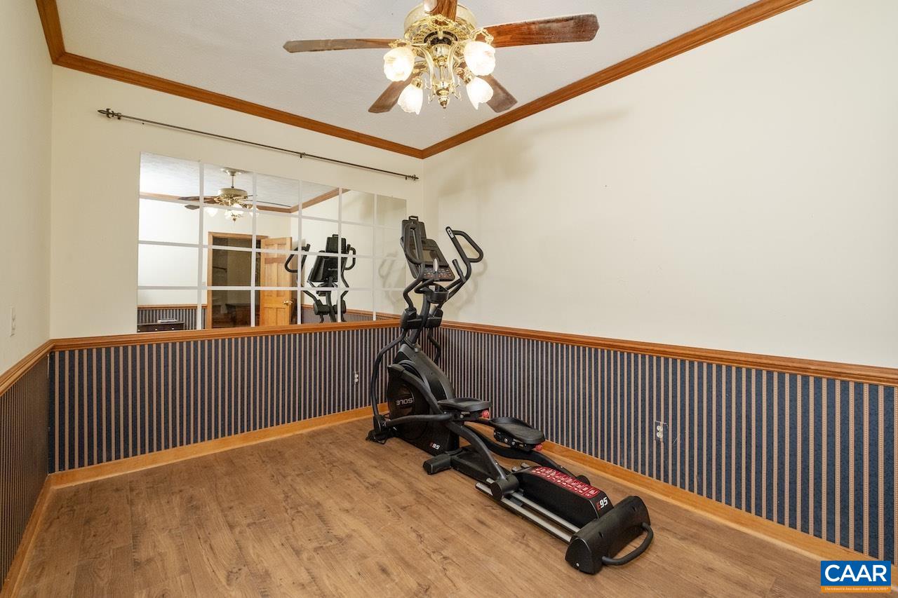 370 PINEY MOUNTAIN LN