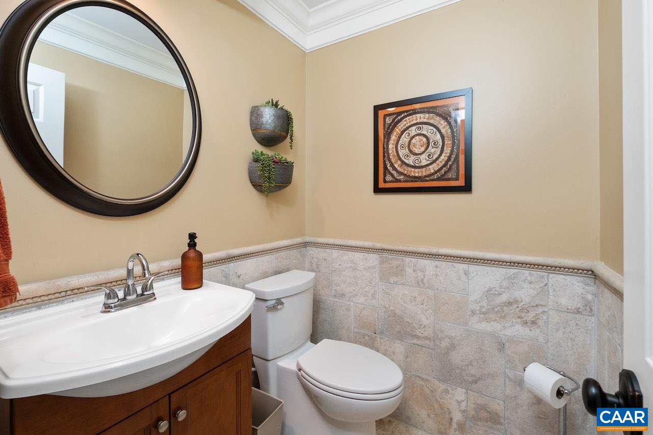 370 PINEY MOUNTAIN LN