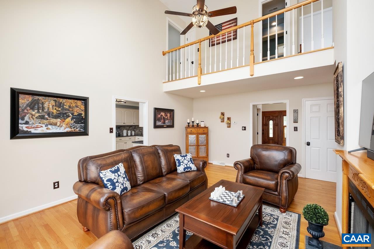 370 PINEY MOUNTAIN LN