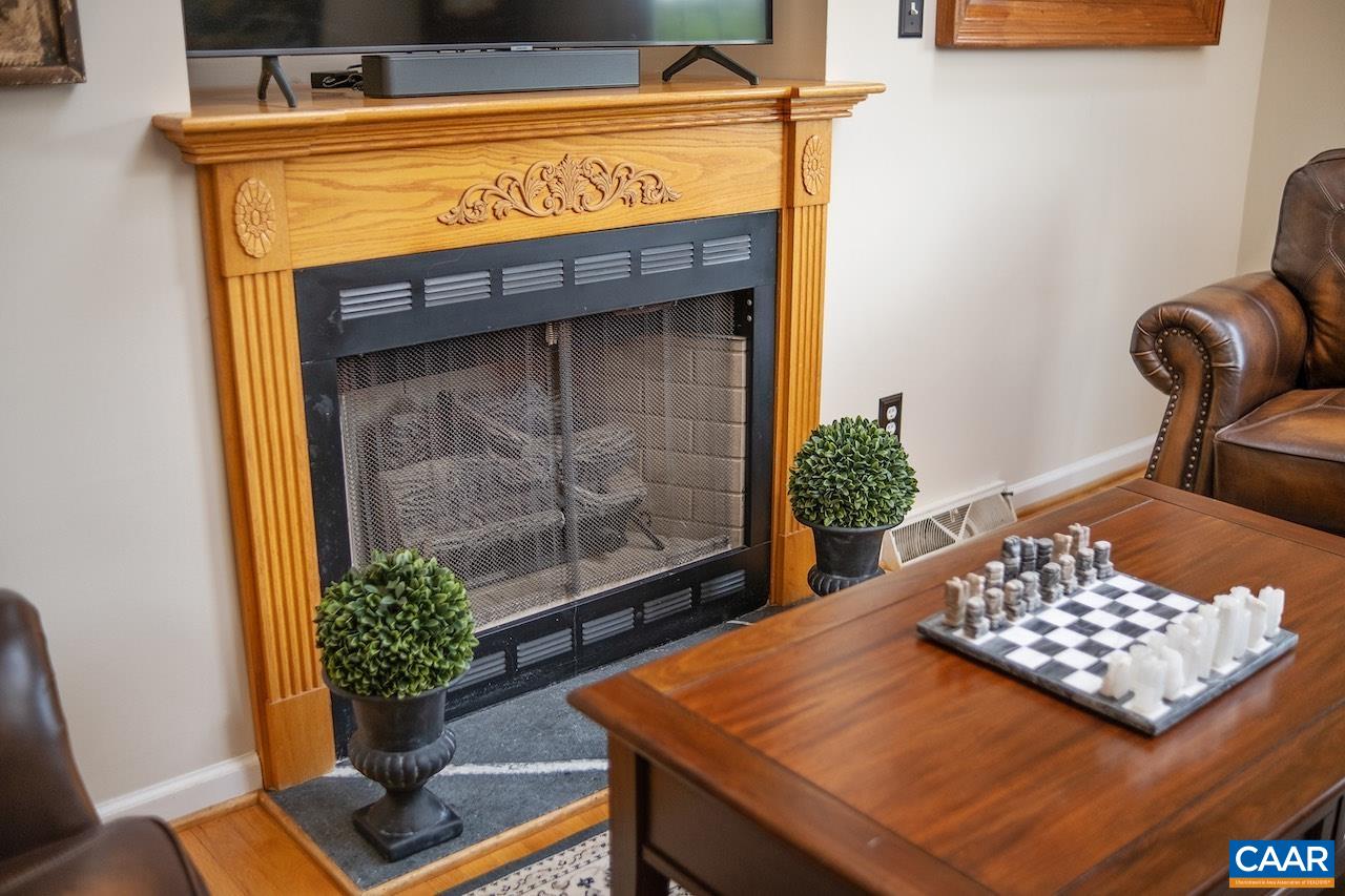 370 PINEY MOUNTAIN LN