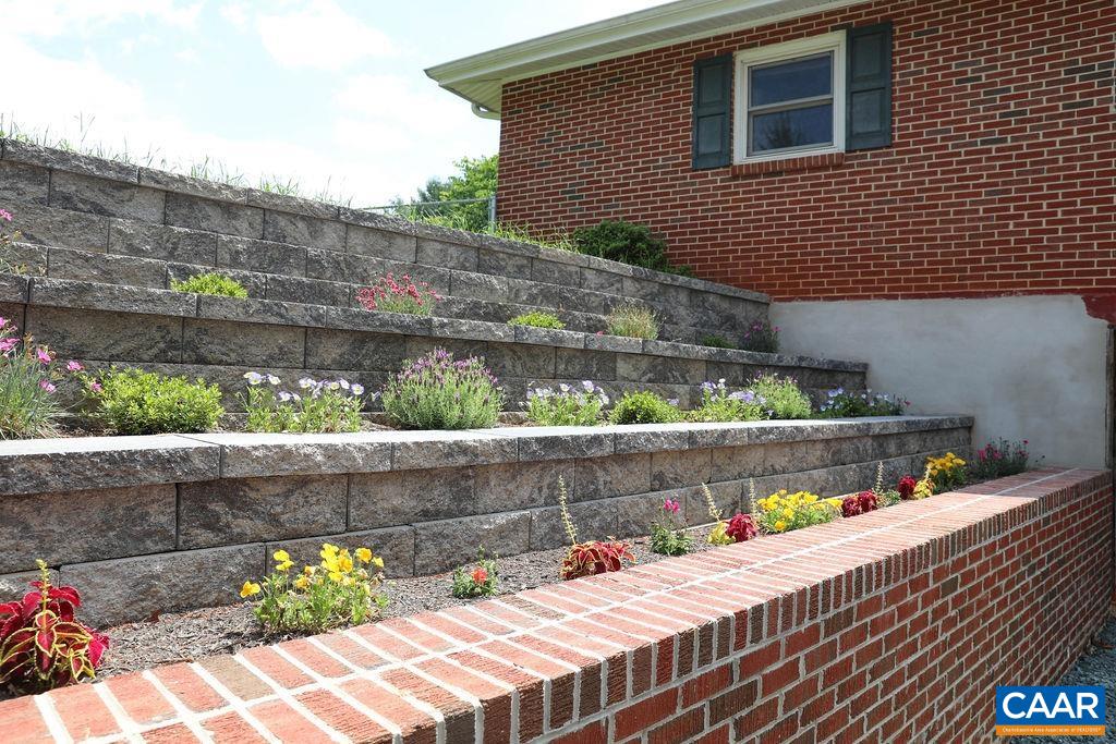 2190 DEVONSHIRE RD