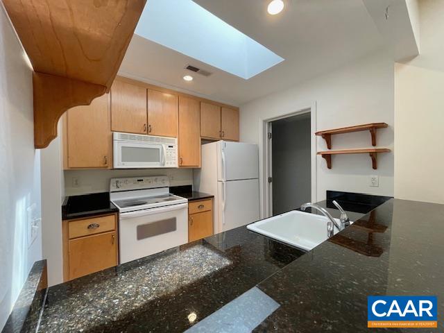 1220 CLIFDEN GREENE