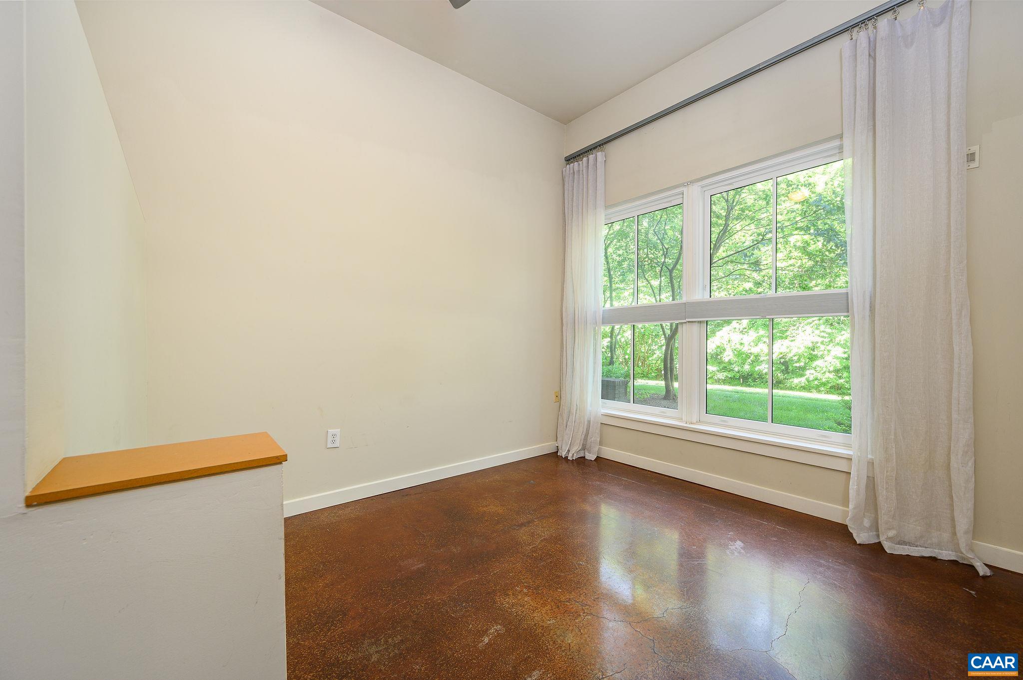 200 DOUGLAS AVE Unit: 1E