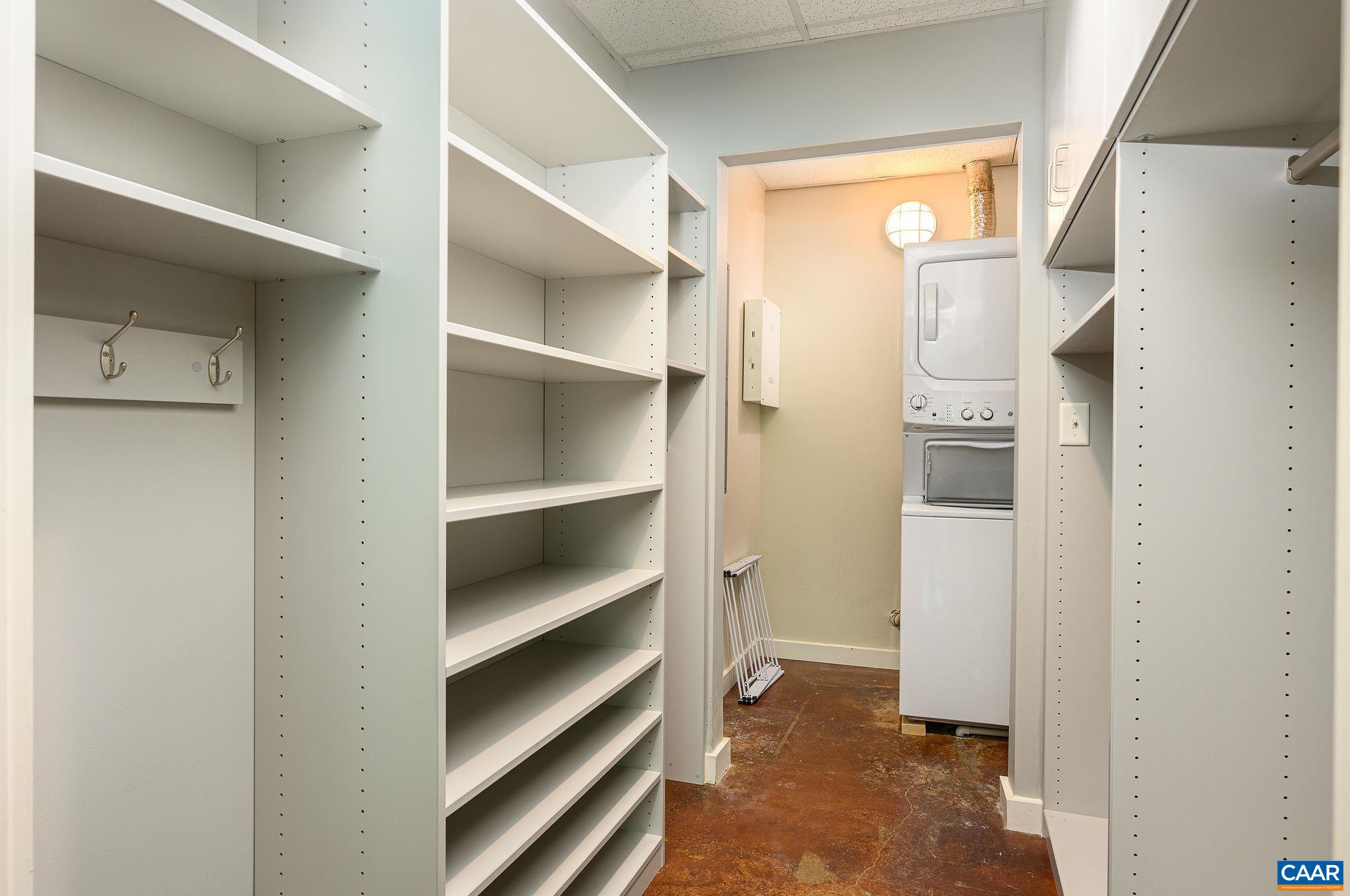 200 DOUGLAS AVE Unit: 1E