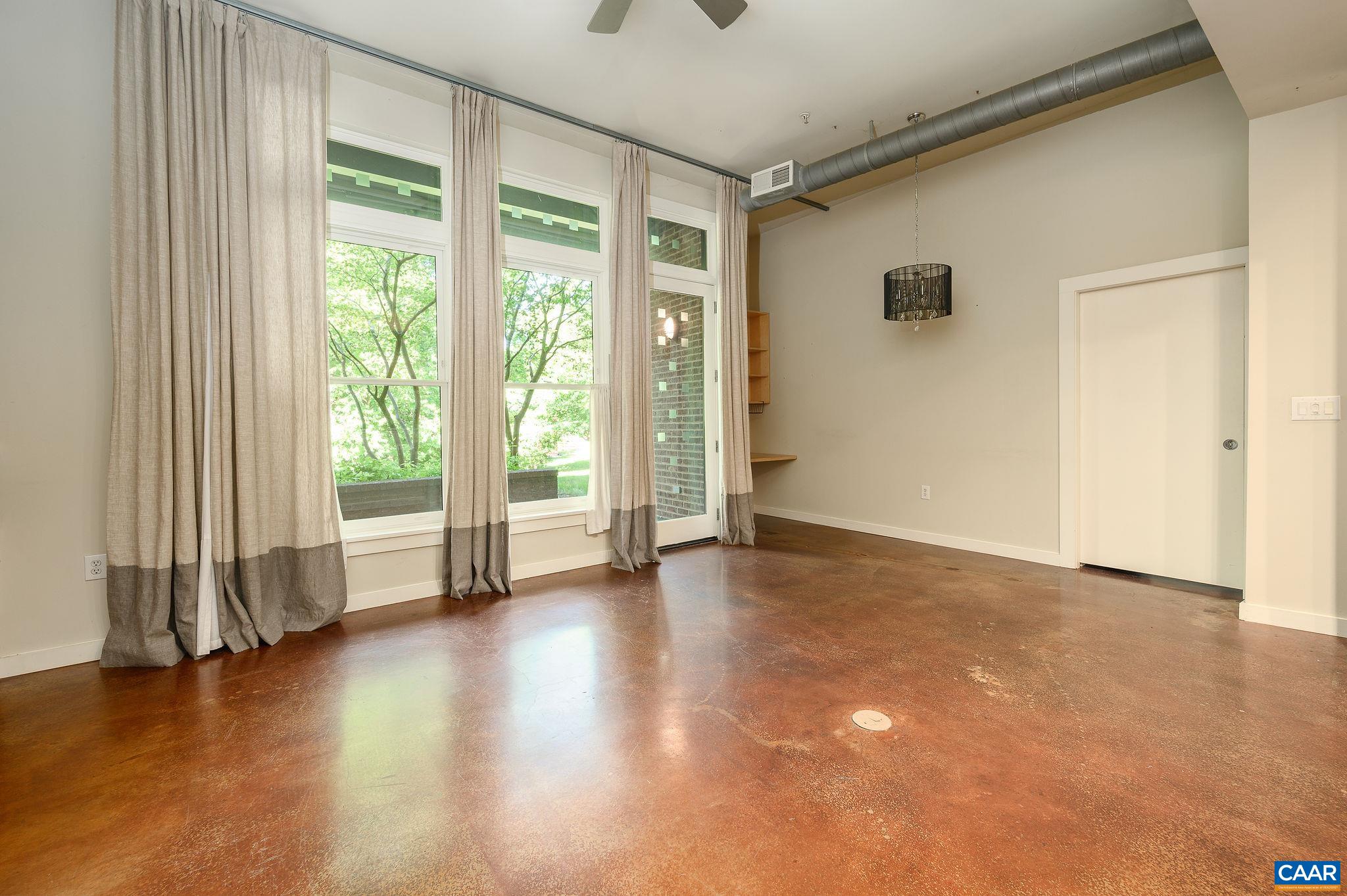 200 DOUGLAS AVE Unit: 1E
