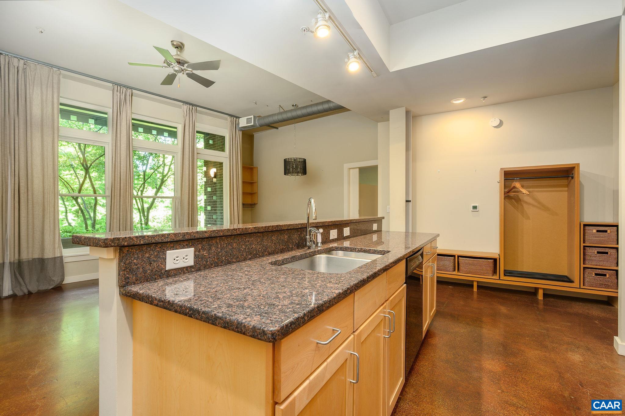 200 DOUGLAS AVE Unit: 1E