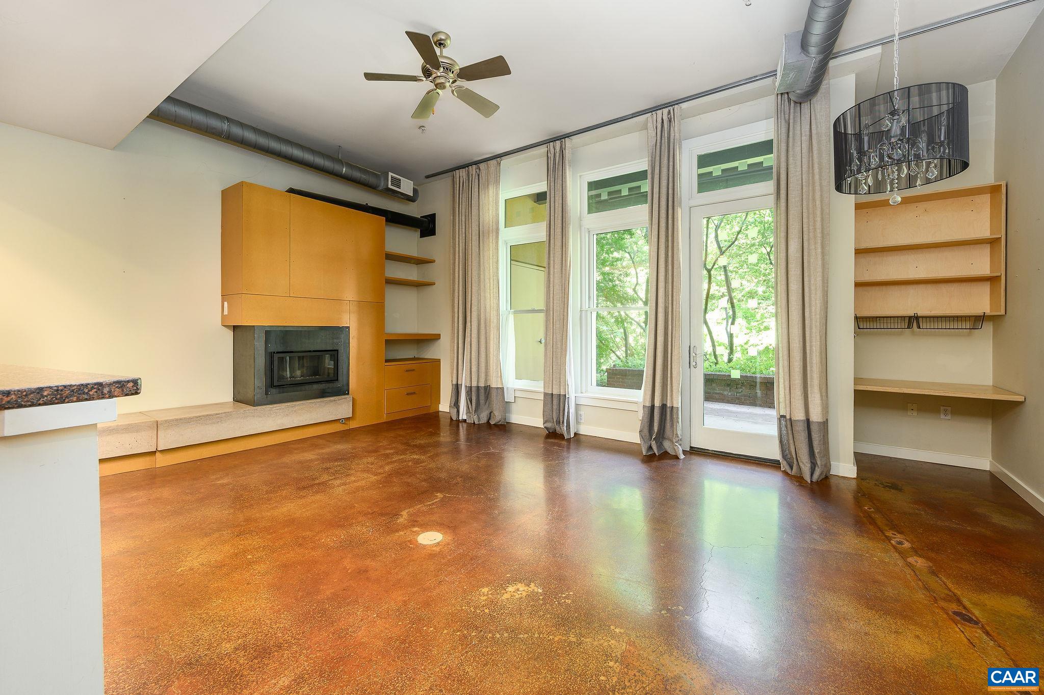 200 DOUGLAS AVE Unit: 1E