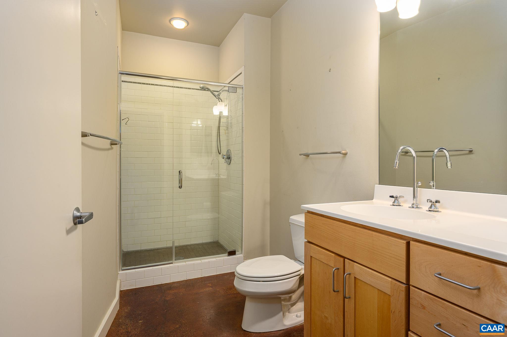 200 DOUGLAS AVE Unit: 1E