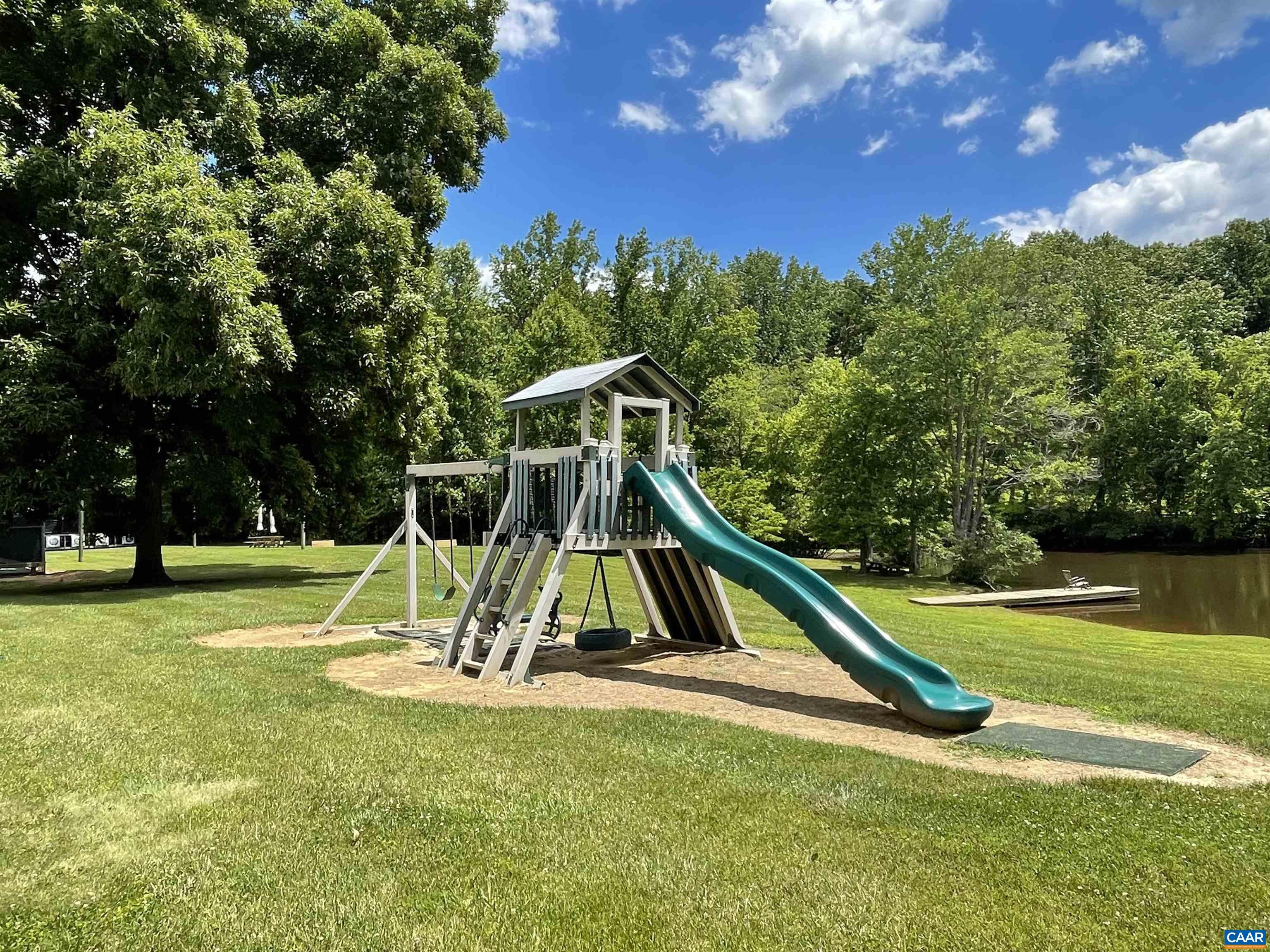 26 MEADOW LN