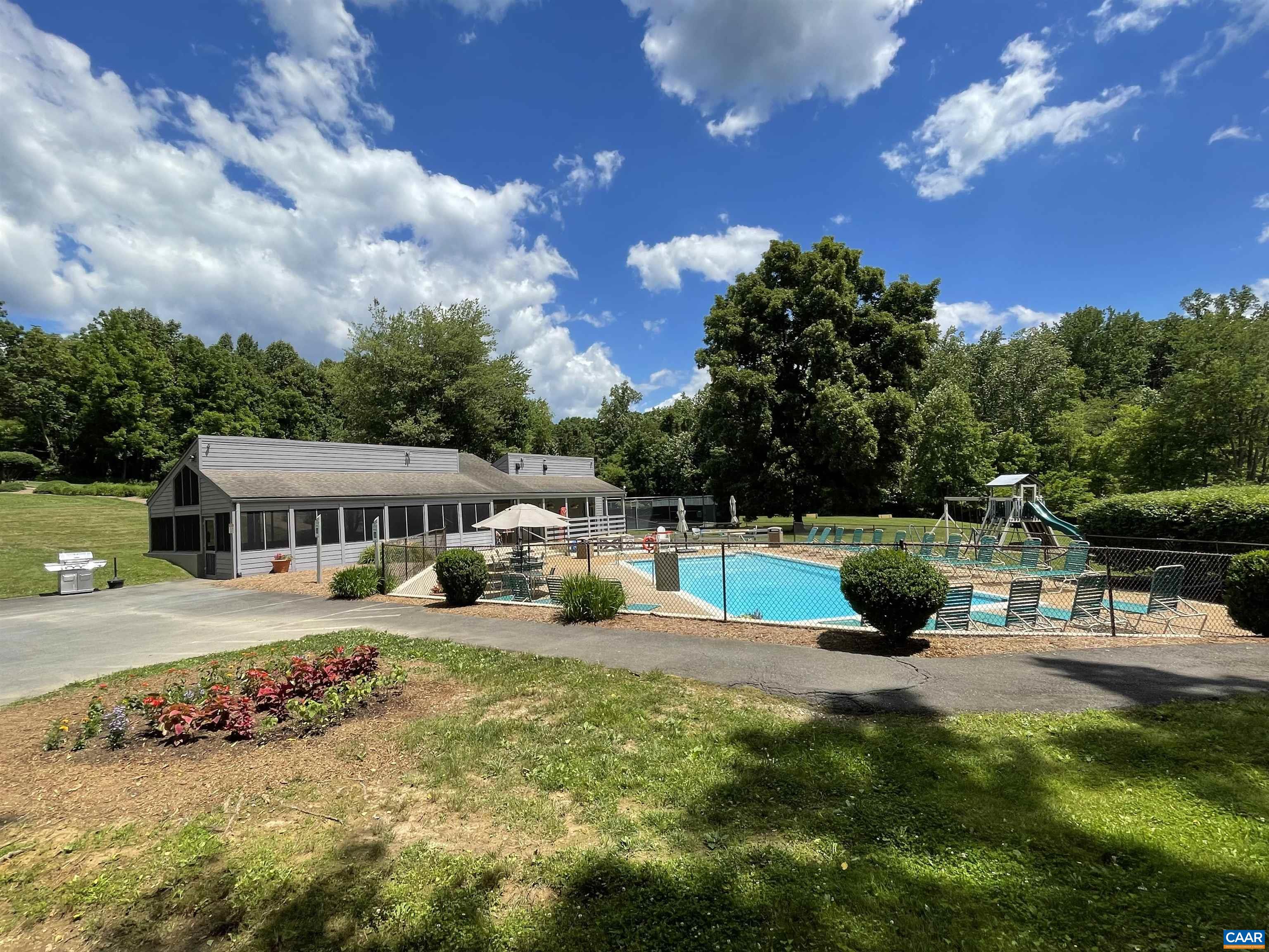 26 MEADOW LN