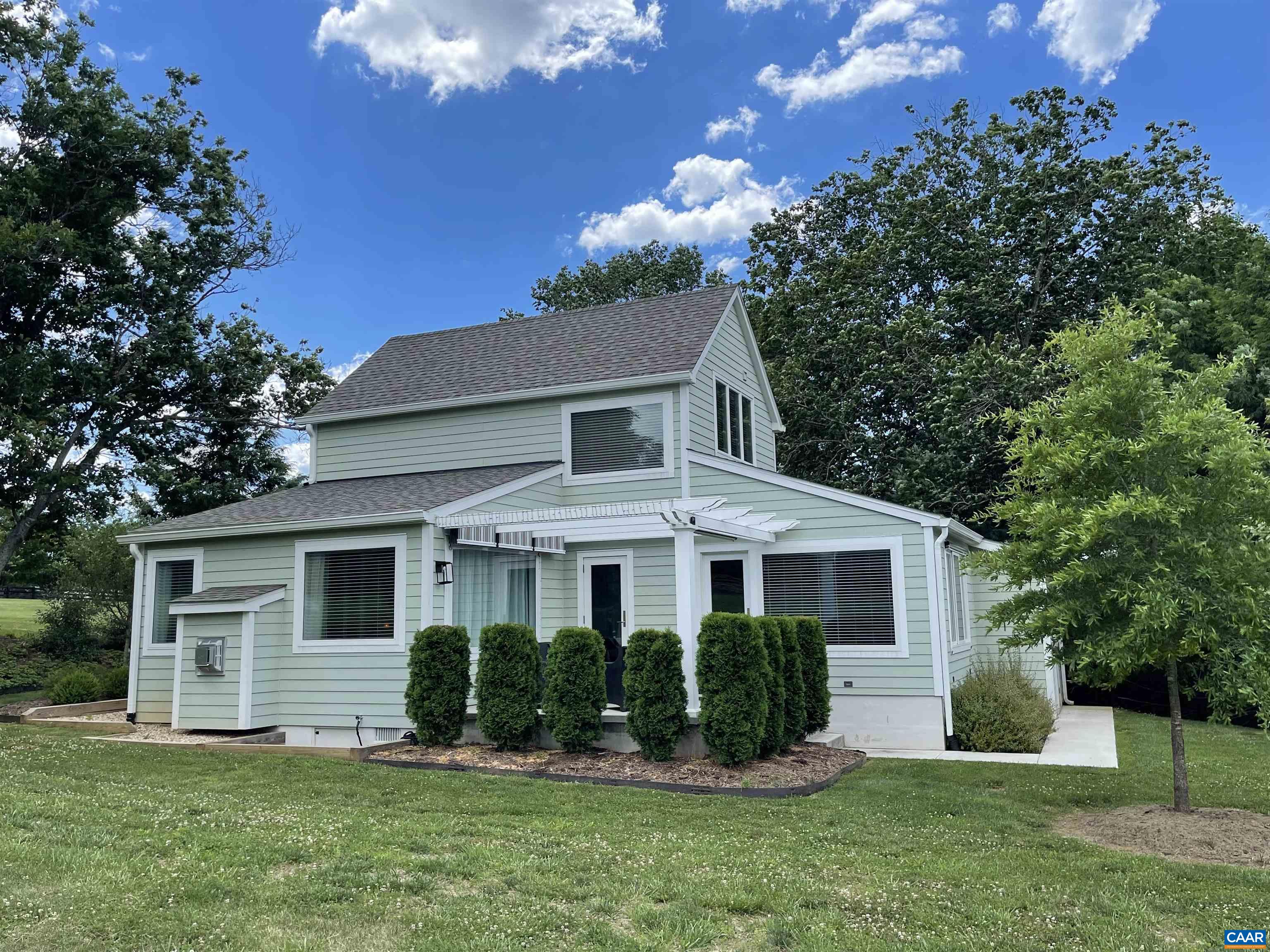 26 MEADOW LN