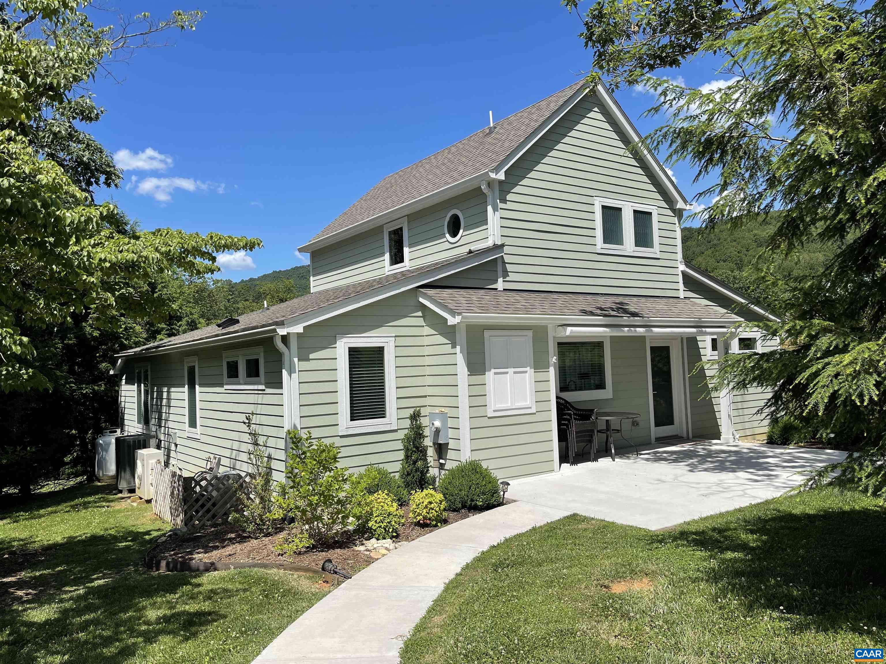 26 MEADOW LN