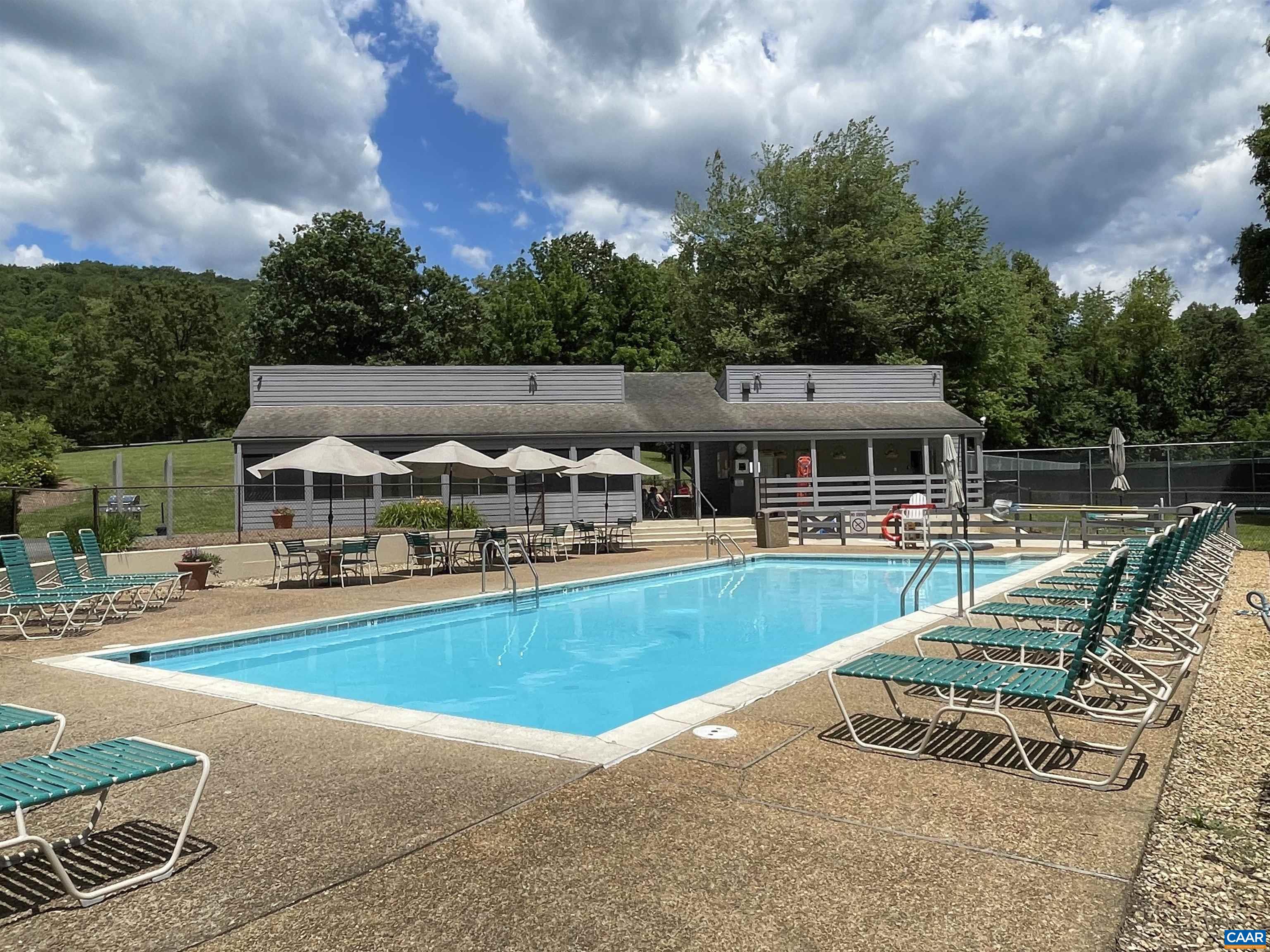 26 MEADOW LN